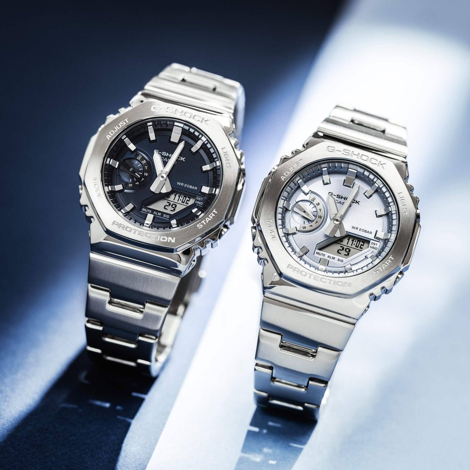 Relógios G-SHOCK GM-2110D azul e azul claro lado a lado