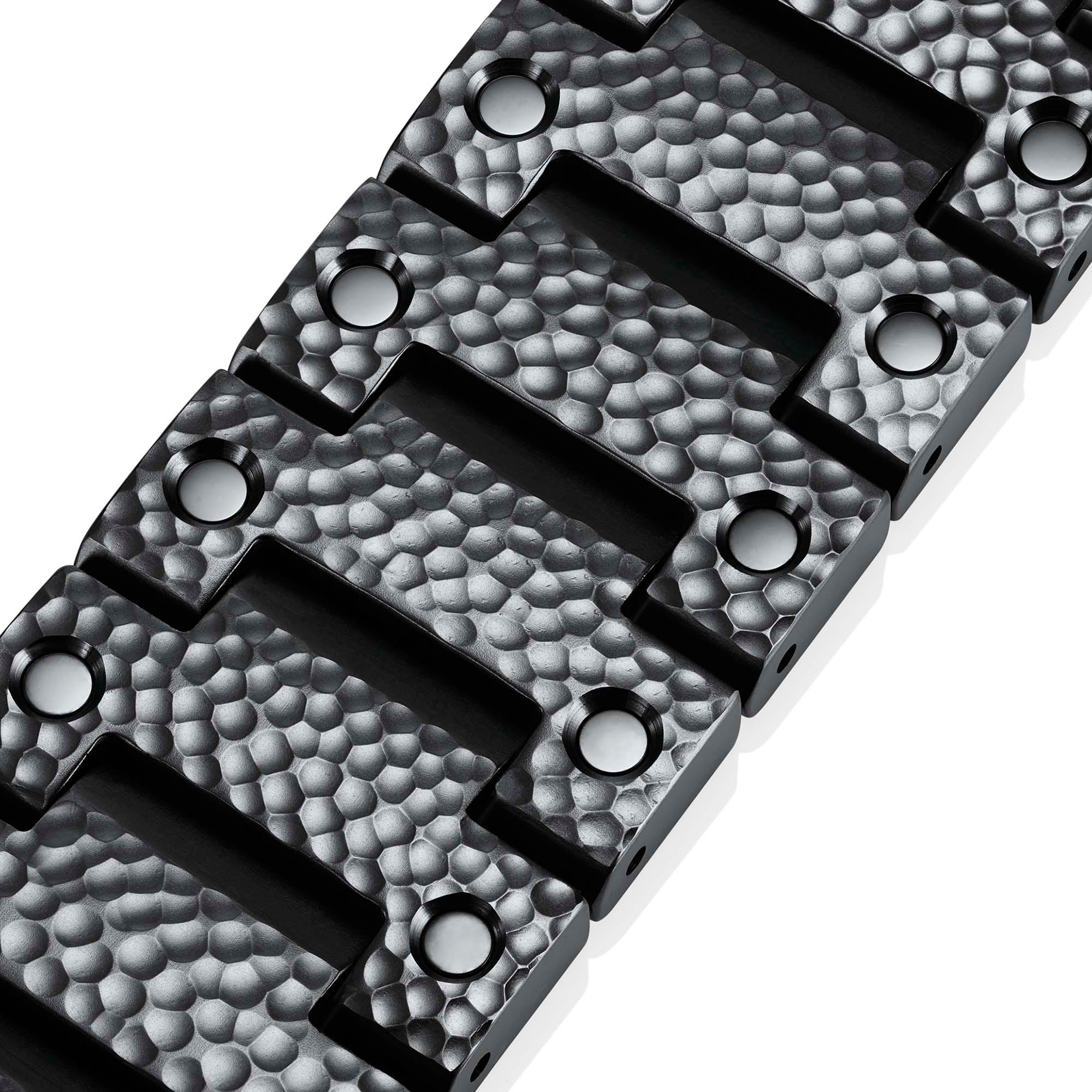 Close-up of the MRG-B5000HT wristband