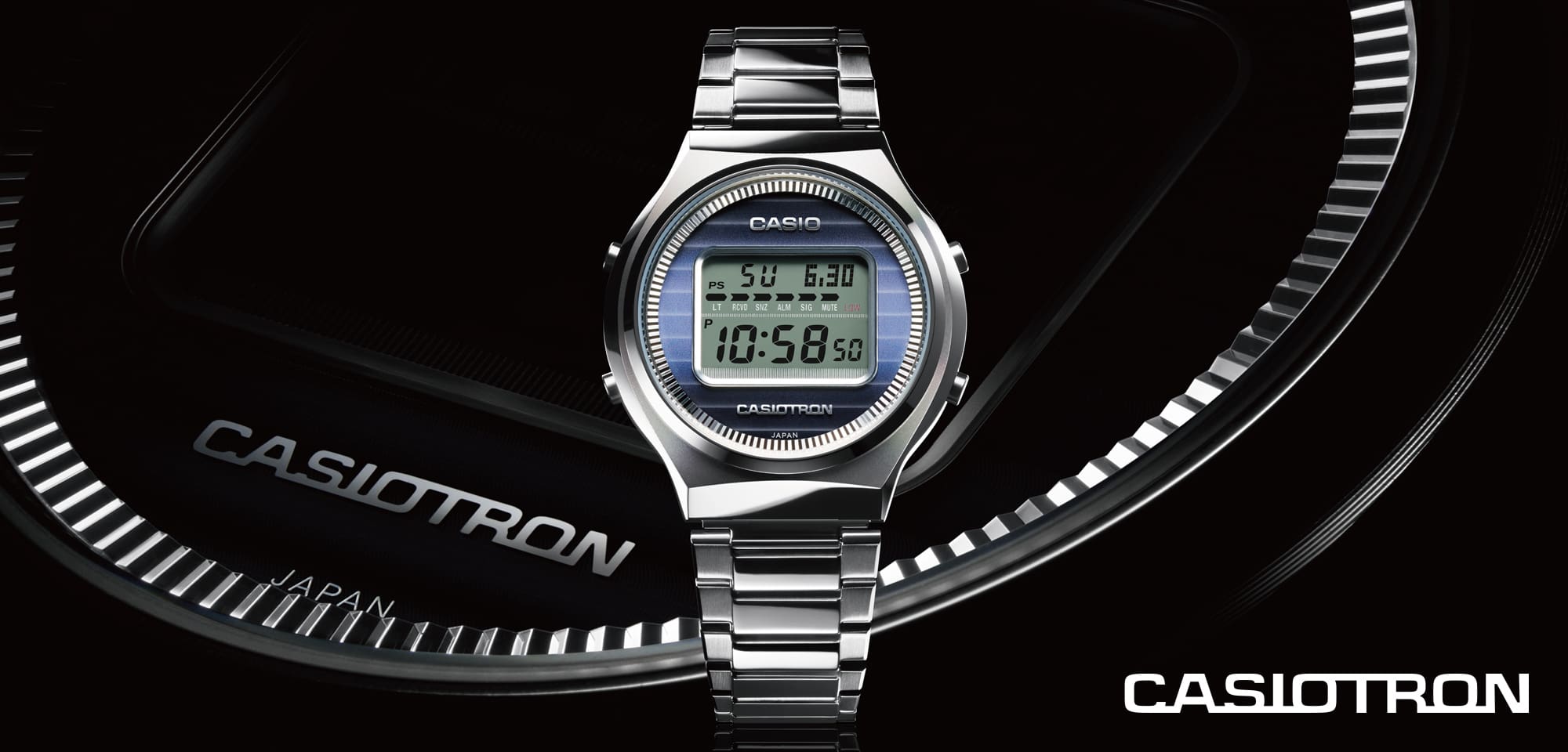 A reedição do primeiro relógio CASIO «CASIOTRON» com bracelete prateada e mostrador digital redondo.