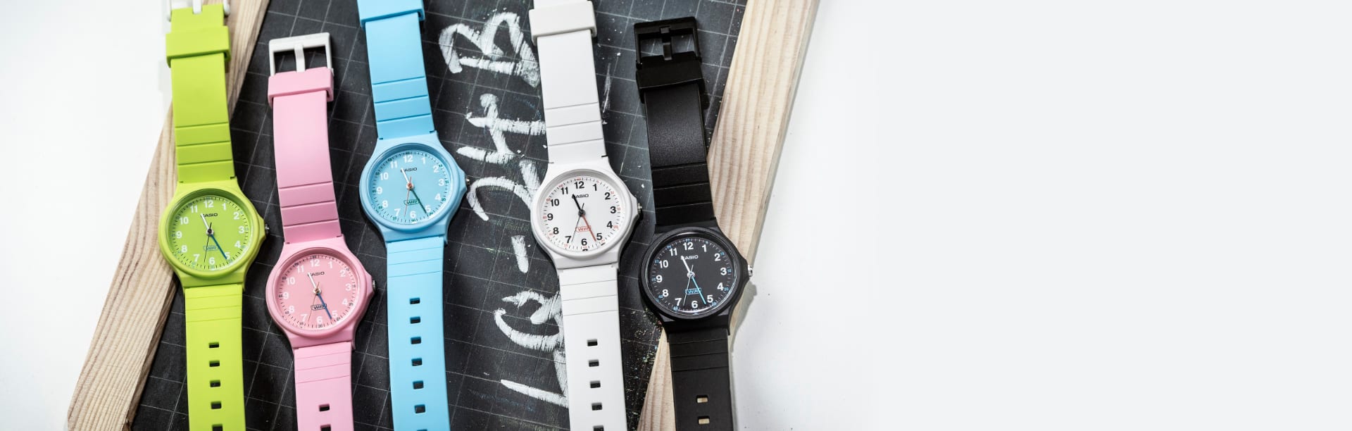 Modelos LQ-24B com resina de base biológica num pequeno painel