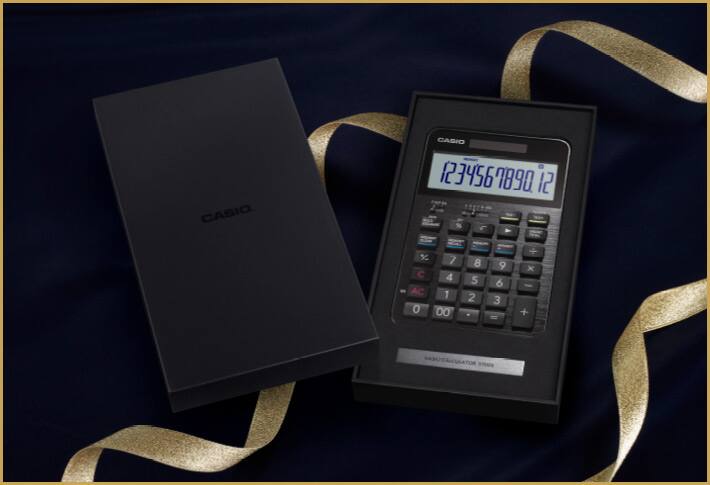 精緻禮物，送給特別的人。  S100X 是一款頂級計算器，各層面都經過仔細考量與設計，不僅適合個人使用，更可作為禮物在特殊日子或場合送給重要的人。