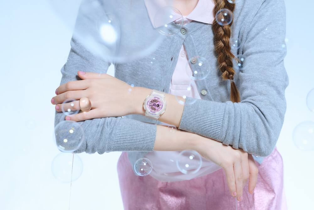 Bust-up photo of a girl crossing her arms with the BA-110PS-7A on her wrist.