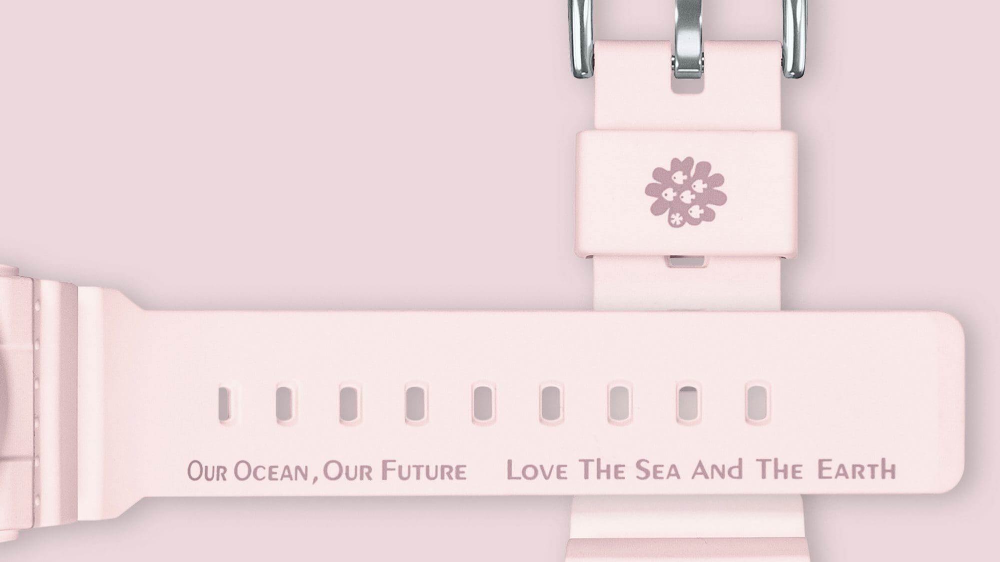 サンゴカラーを纏ったケース＆バンド