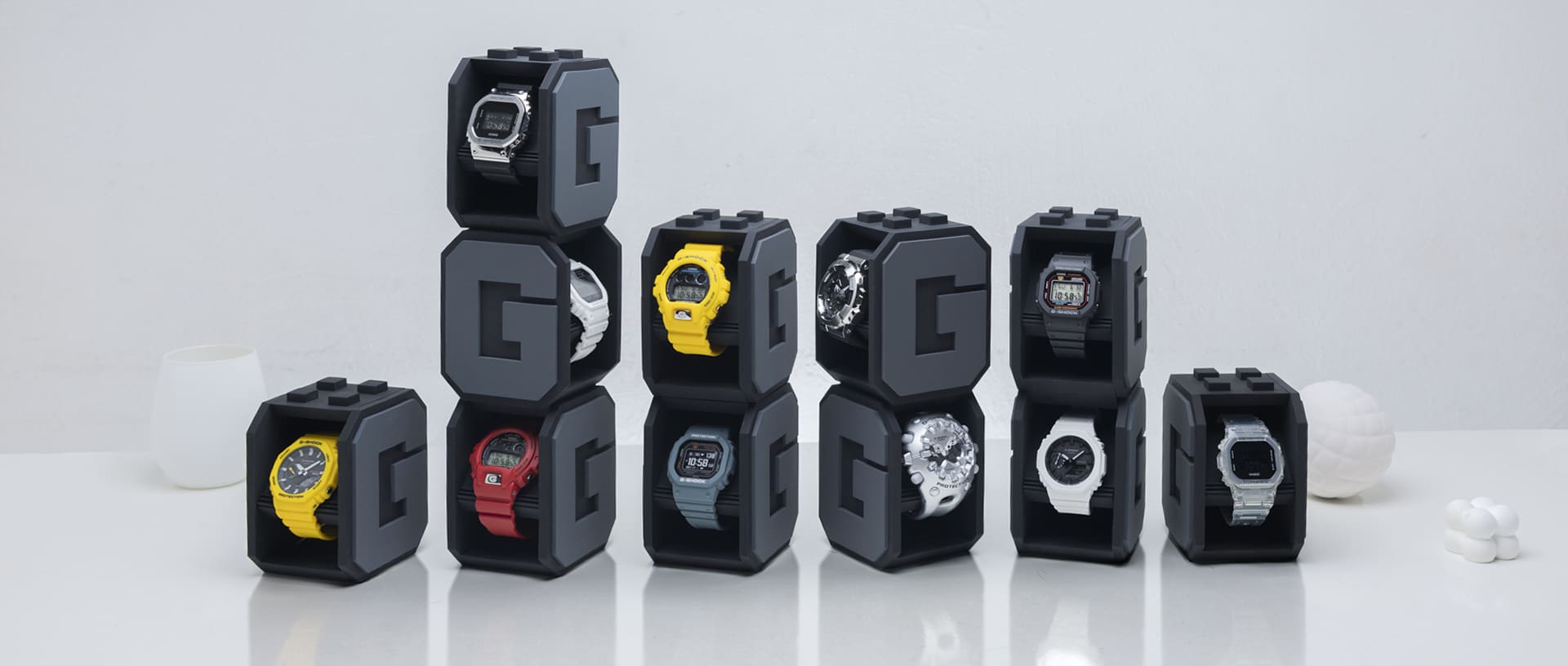 存放在堆疊式手錶立架中的 G-SHOCK