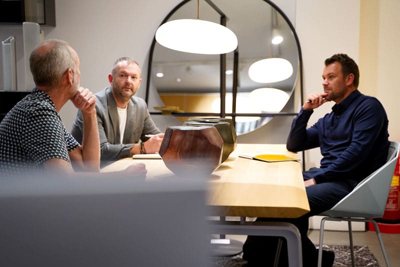 Cảnh nói chuyện