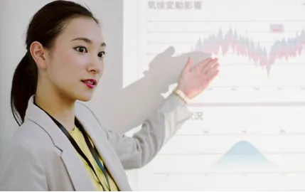 電気を消さずに明るく投映