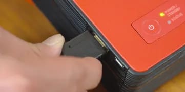 HDMIコードを接続