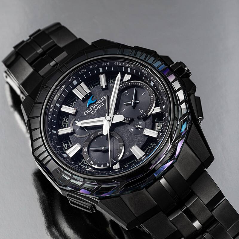 The Ultimate Black Manta月夜の海を照らす“究極の黒” | CASIO