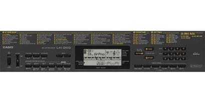 CASIO LK-265 Leuchttasten Keyboard in Schwarz - Lifestyle-Aufnahme im Wohnraum.