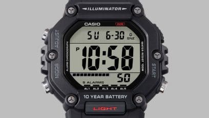 Close-Up auf die Digitalanzeige der AE-1600H-1AV-Armbanduhr mit schwarzem, robustem Gehäuse. 