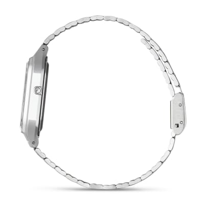 Seitliche Ansicht der AQ-230A-7DMQ mit geschlossenem Armband