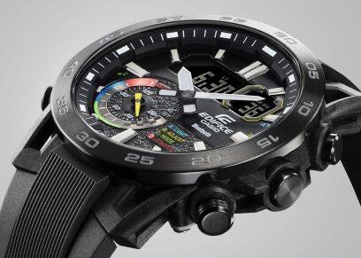 Seitliche Ansicht der ECB-40MP Armbanduhr mit bunten Details in der Lünette