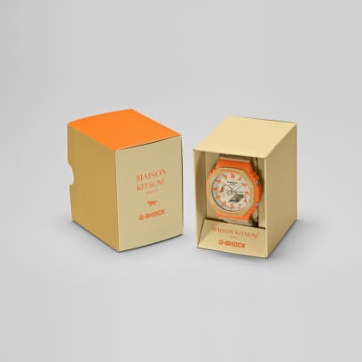 Verpackung der GA-2110MK-5AER, welche in den gleichen Farbtönen, wie die Uhr gehalten ist