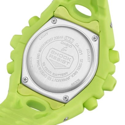 Rückansicht der GA-V01-9AER mit Blick auf den Schriftzug SHOCK RESIST in der Mitte