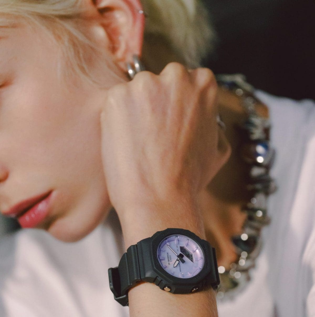 GMA-P2100PC-1AER am Handgelenk einer weiblichen Person 