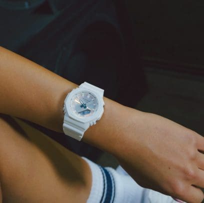 Die GMA-P2100PC-7AER getragen an einem Handgelenk 