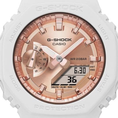 Close-Up der analog-digitalen Anzeige in schimmerndem Roségold von der GMA-S2100MD-7A Uhr