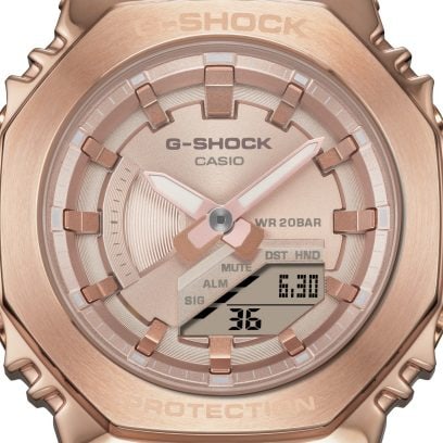 Close-Up des roségold schimmernden Hybrid-Displays der GM-S2100PG-4A Armbanduhr 