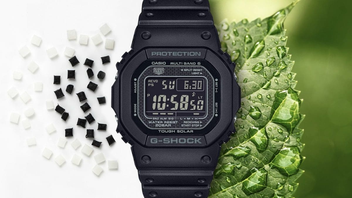 Links von der GW-5000HS-1 sind kleine Brickets aus biobasiertem Resin, rechts der Uhr ist ein grünes Blatt abgebildet