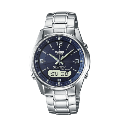 Die WAVECEPTOR Armbanduhr LCW-M100DSE-2A mit rundem, digital-analogem Zifferblatt in Blau und silberfarbenen Akzenten sowie einem Gehäuse und Armband aus massivem Edelstahl in Silber.