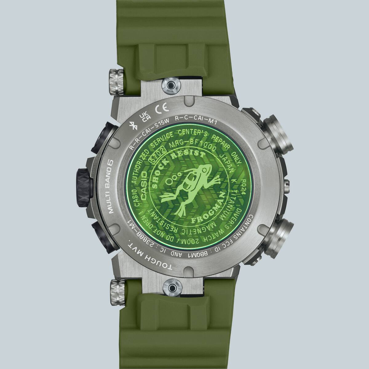 Gravierte grüne Rückseite der MRG-BF1000RG-3ADR mit FROGMAN-Tauchfrosch in der Mitte umgeben von dem Schriftzug SHOCK RESIST FROGMAN 