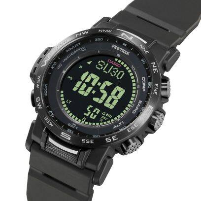 Seitliche Ansicht der CASIO Armbanduhr PRW-35Y-1B mit Blick auf die seitlichen Display-Knöpfe und das übersichtliche Display