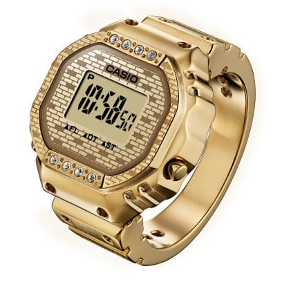 CRW-001JB-9 Strass colocados ao longo da moldura superior e inferior