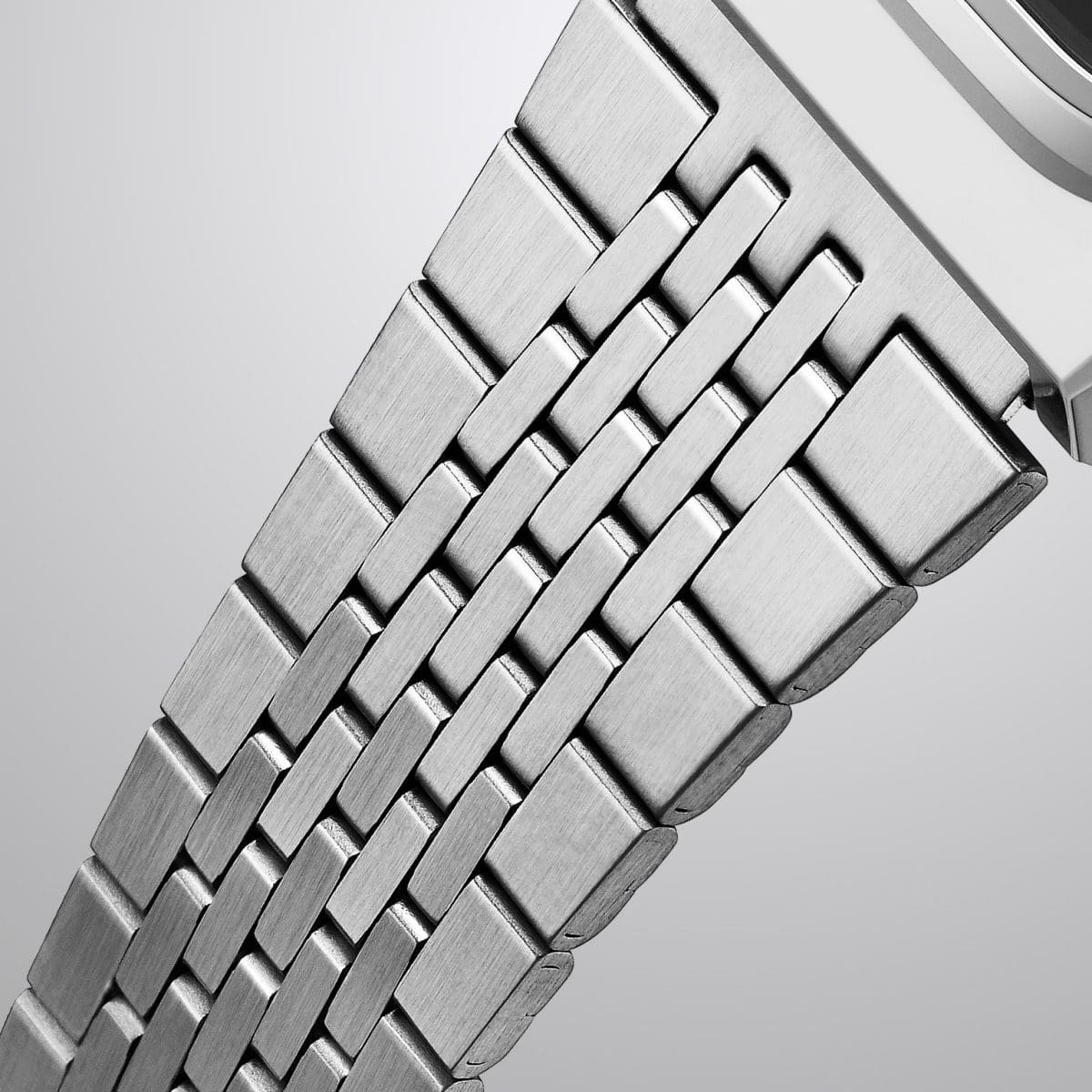 A140WEG-9A Multi-row metal bracelet with elegant shine and natural fit  * Image shows the A140WE. #4