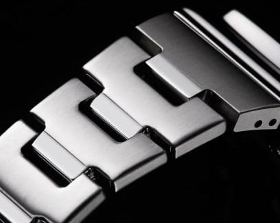 GM-2110D-8A Metal band: Adding further textural sophistication