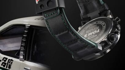 Das kürzere Band hat ein Design, das an die B-Säule von TOM’S KP47 Starlet erinnert.