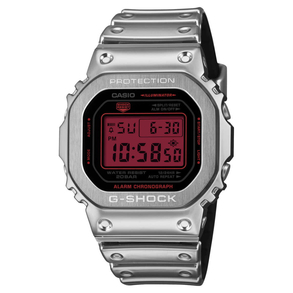 Frontansicht der silbernen G-SHOCK GM-5600YRA-8ER mit schwarzem Zifferblatt und roter Digitalanzeige