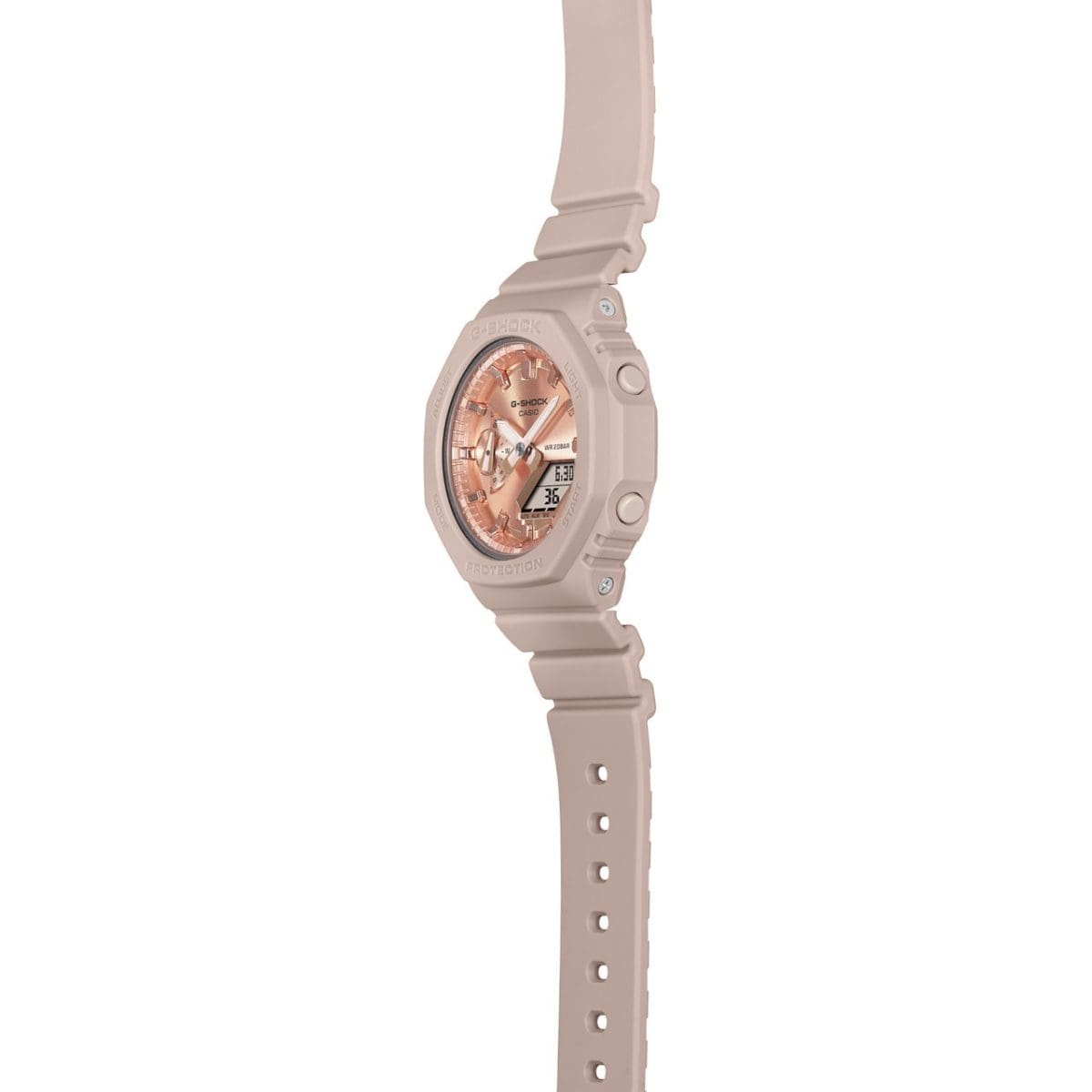 Seitliche Ansicht der GMA-S2100MD-4A mit Blick auf die seitlichen Kronen und das Armband