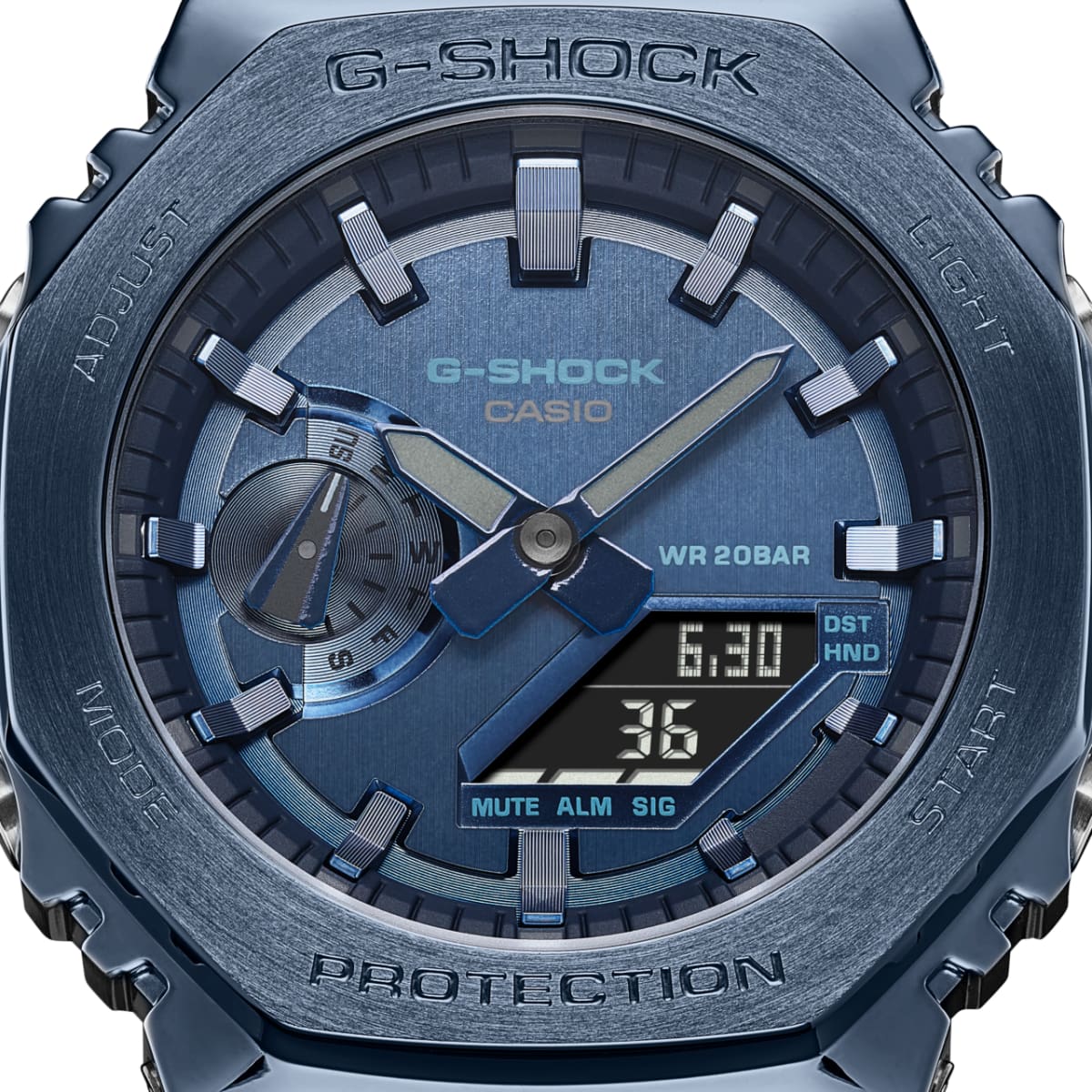 Nahaufnahme des digital-analogen Zifferblatts der G-SHOCK Armbanduhr GM-2100N-2A in Blau mit hellblauen Details.