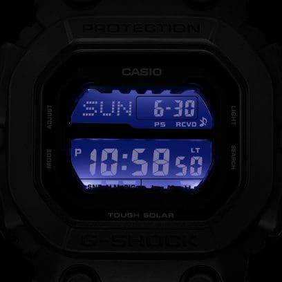 Das digitale Zifferblatt der Armbanduhr GX-56UBB-1ER lässt sich im Dunkeln mit Licht beleuchten