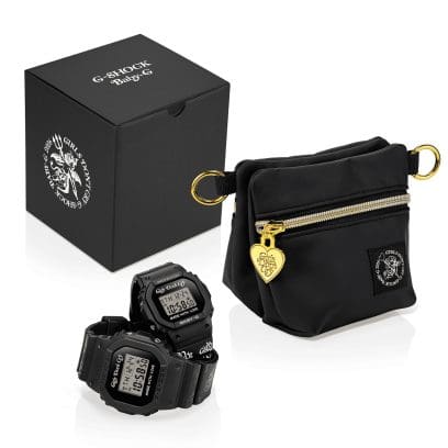 Die beiden Armbanduhren aus dem Set kommen in einer von VERDY gestalteten Sonderverpackung bestehend aus zwei Beuteln und einem Umkarton