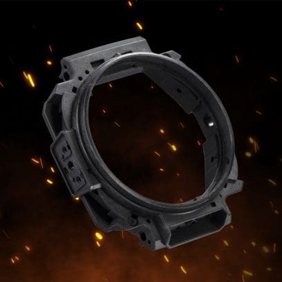 Das schwarze Gehäuse der PRO TREK PRG-69B-1ER aus flammhemmendem Material vor einem Hintergrund in dem Funken sprühen