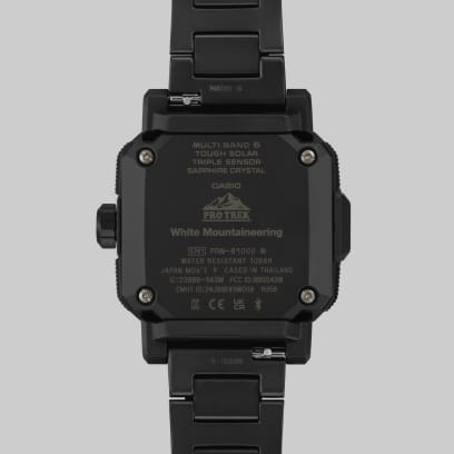 Rückseite der PRW-B1000WM-1 auf der die Logos von PRO TREK und White Mountaineering® eingraviert sind