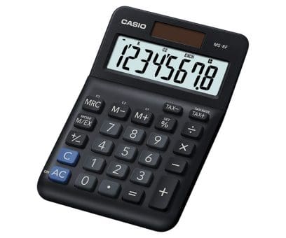 Vista frontal de la calculadora de mesa MS-8F de CASIO en versión mini de escritorio con carcasa negra, pantalla grande y teclas numéricas.