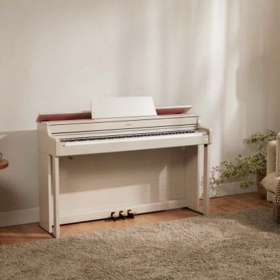 Vista general del piano digital CASIO CELVIANO AP-750 de palisandro: imagen de estilo de vida en el salón.