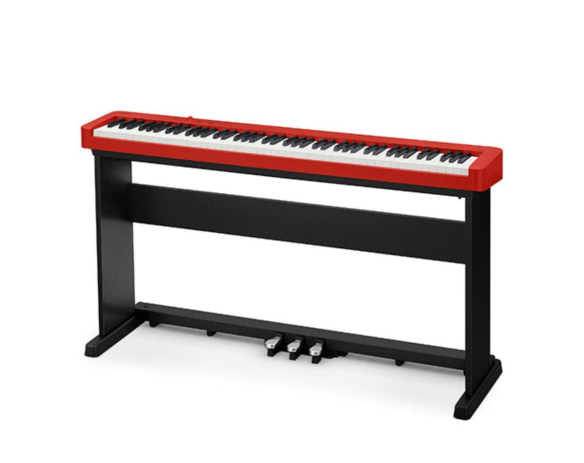 Vista general del piano digital compacto CASIO CDP-S160 en color rojo, en un set con el soporte CS-470P con pedal triple integrado.