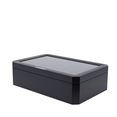 Vista lateral oblicua de la caja del reloj cerrada.