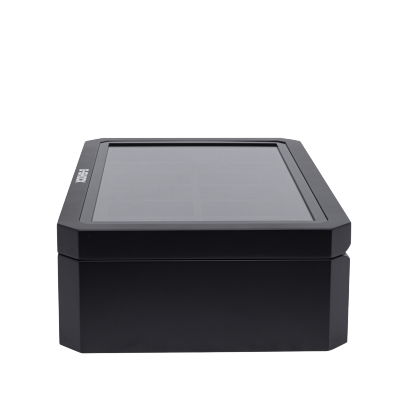Vista del lado corto de la caja de reloj cerrada, que puede contener 10 relojes.