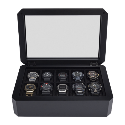 Vista frontal de la caja llena de relojes y tapa abierta.