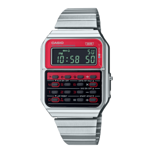 El reloj digital CA-500WE-4B de la colección Edgy de CASIO con un llamativo diseño de calculadora de bolsillo, correa de acero inoxidable plateada y pantalla roja