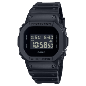 Imágenes de producto del reloj de pulsera digital negro G-SHOCK DW-5600UBB-1 con caja cuadrada.