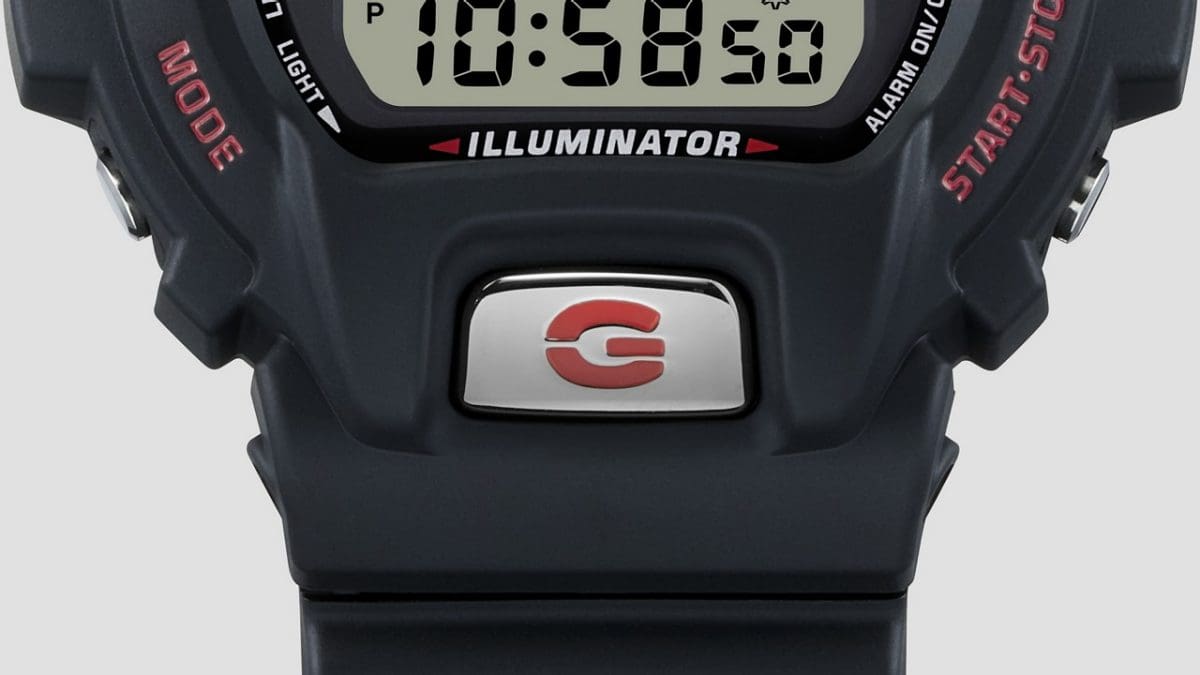 Vista detallada del gran botón frontal situado debajo de la pantalla con la "G" de G-SHOCK.