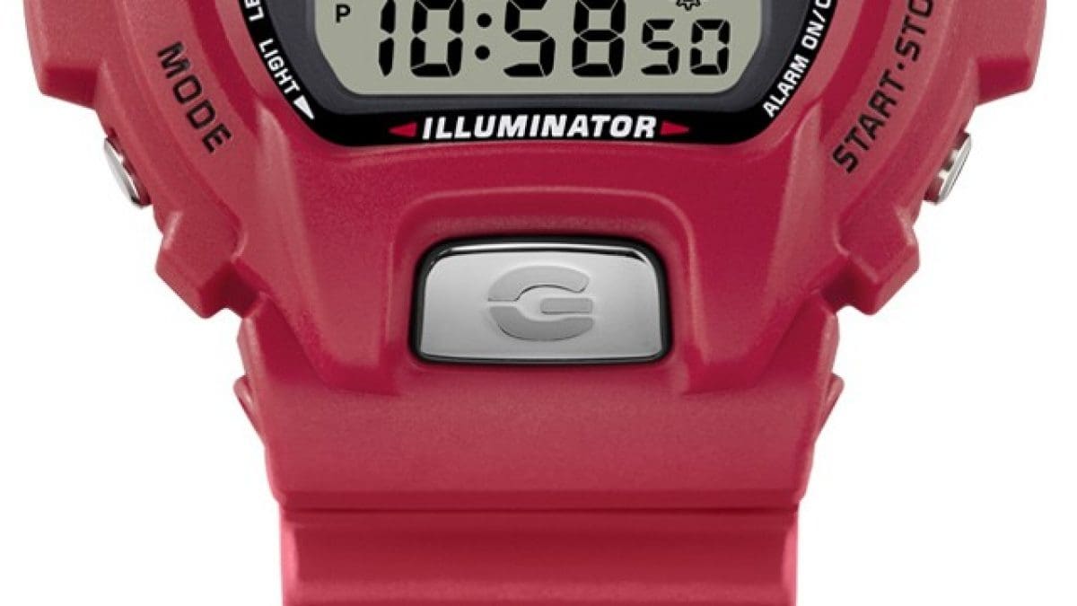 Vista detallada del gran botón frontal debajo de la pantalla con G-SHOCK "G" en él.