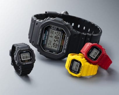 Las tres variantes de color del G-SHOCK Nano Black, Yellow y Red se encuentran frente al DW-5600UE-1 de tamaño normal.