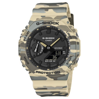 Vista frontal del G-SHOCK GA-2100CM-5AER con patrón de camuflaje en tonos beige y gris