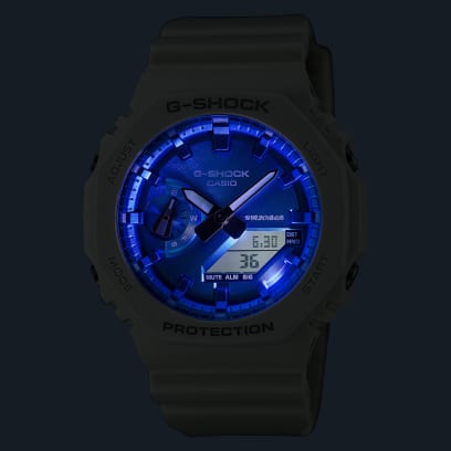 La esfera luminosa del Casio G-Shock GA-2100WS-7A en la oscuridad